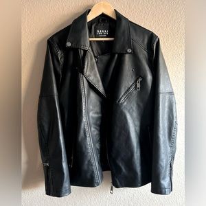 Boohoo Men’s Black Biker Faux Leather Jacket Motorcycle Biker Pop Style XL